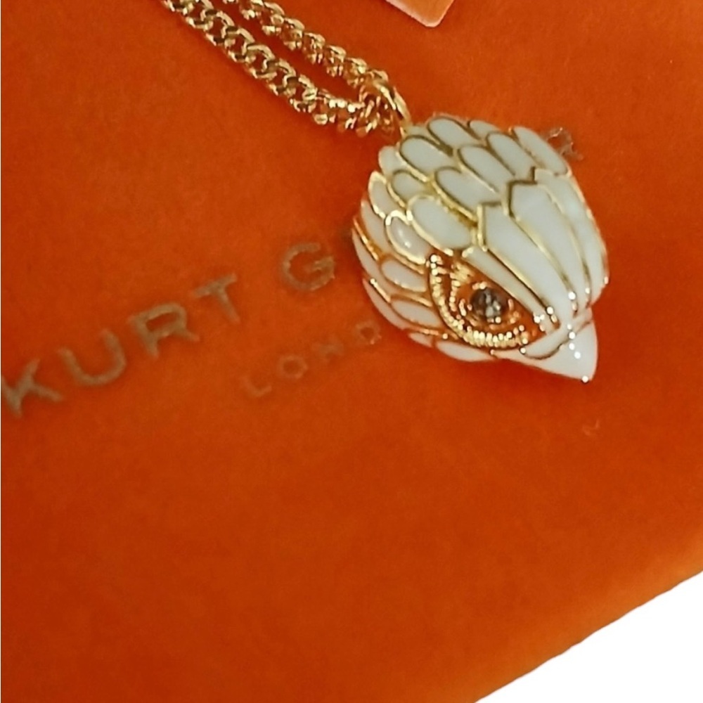 Kurt Geiger NWT White Enamel Gold Raven Eagle Head Necklace with Dust Bag - Picture 3 of 4